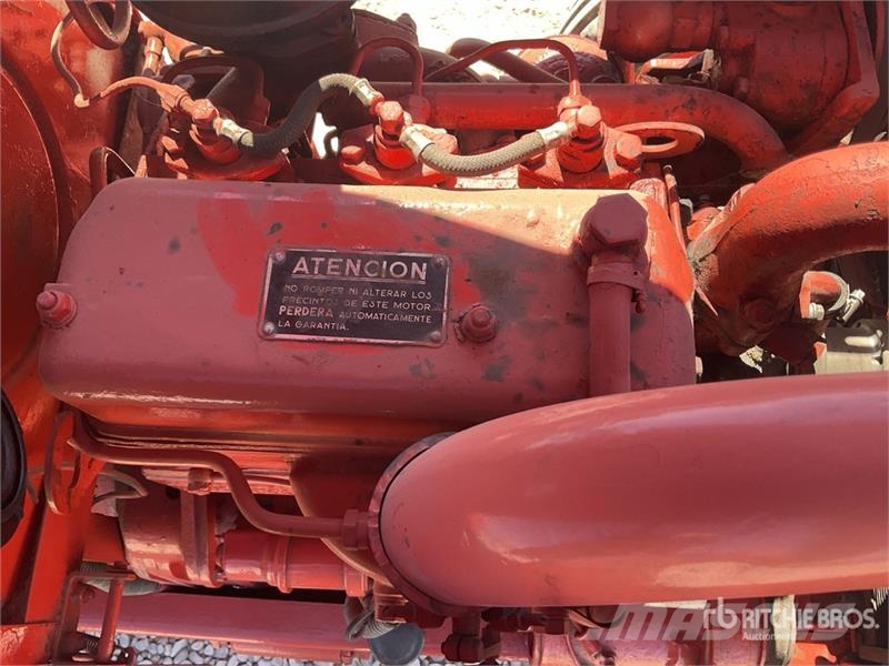 Habomg-Barreiros R335 2WD Antique Tractor (Inopera Traktorok
