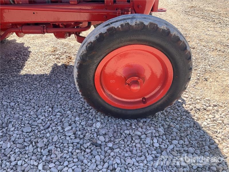 Habomg-Barreiros R335 2WD Antique Tractor (Inopera Traktorok