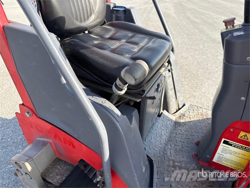 Hamm HD10C Smooth Drum Compactor Tahačové válce