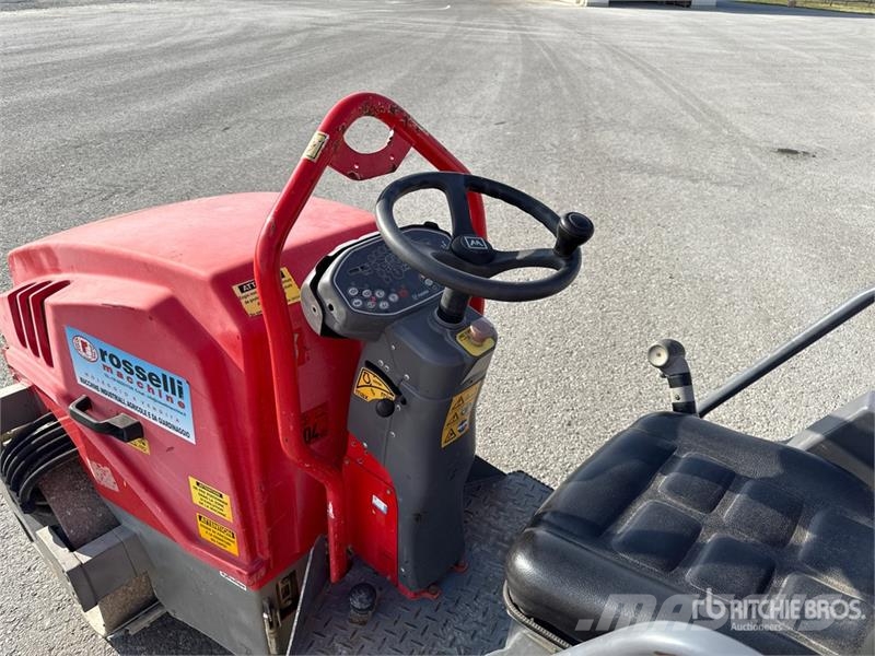 Hamm HD10C Smooth Drum Compactor Tahačové válce