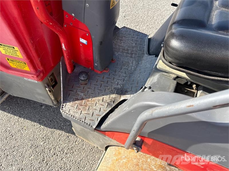 Hamm HD10C Smooth Drum Compactor Tahačové válce