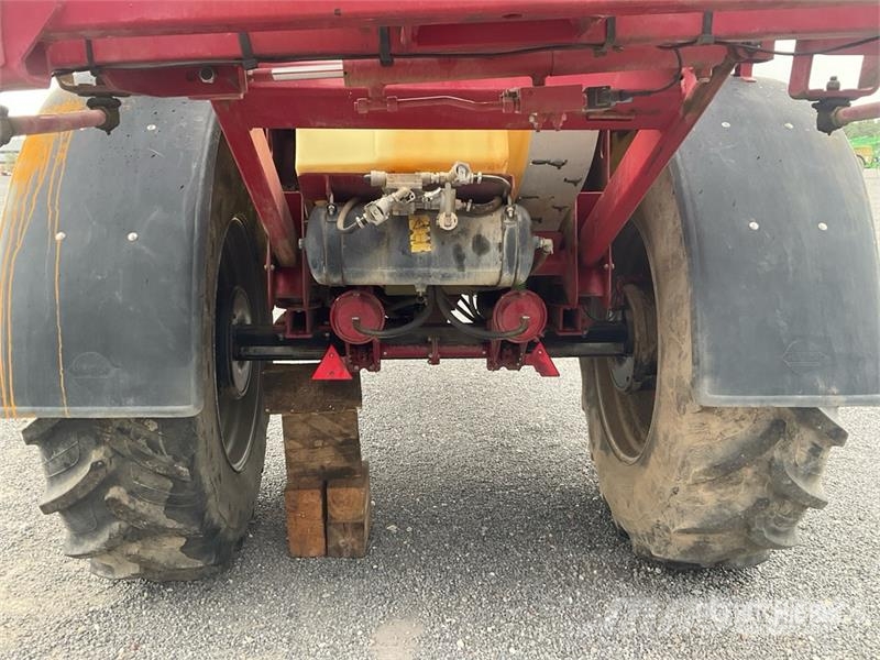 Hardi Navigator 4000 S/A Pull-Type Sprayer Dragna sprutor