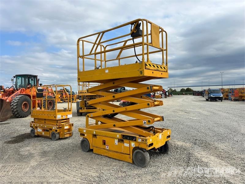 Haulotte Compact 10 Electric Scissor Lift Škarjaste dvižne ploščadi