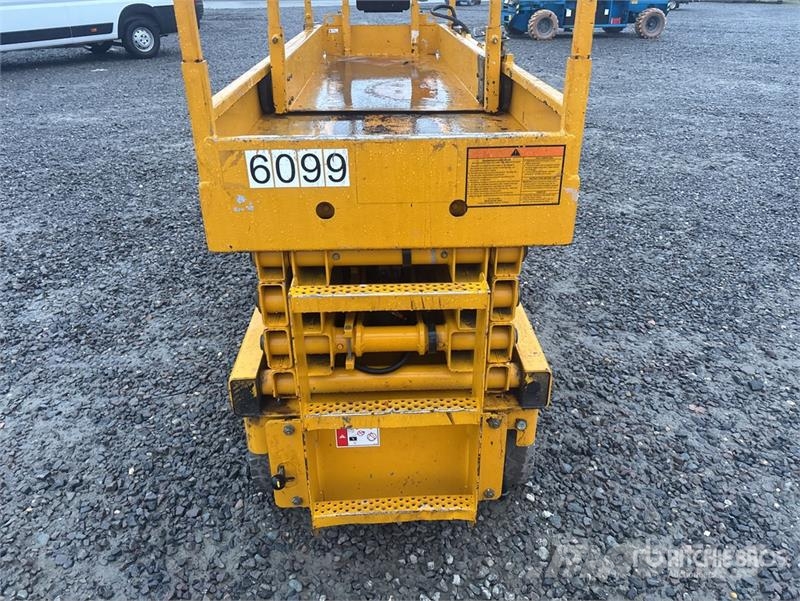 Haulotte Compact 10N Electric Scissor Lift Škarjaste dvižne ploščadi