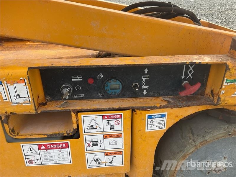 Haulotte COMPACT 10N Electric Scissor Lift Scheren-Arbeitsbühnen