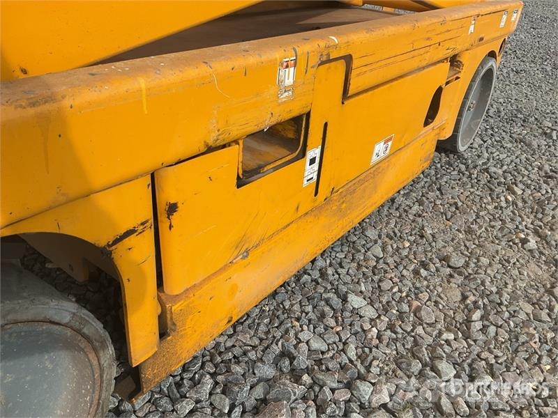 Haulotte COMPACT 10N Electric Scissor Lift Käärtõstukid