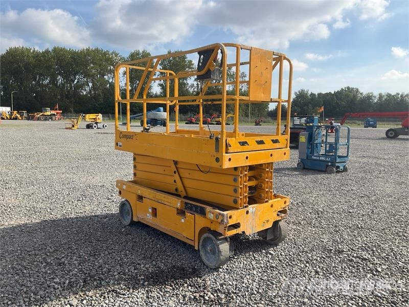 Haulotte COMPACT 12 Scheren-Arbeitsbühnen