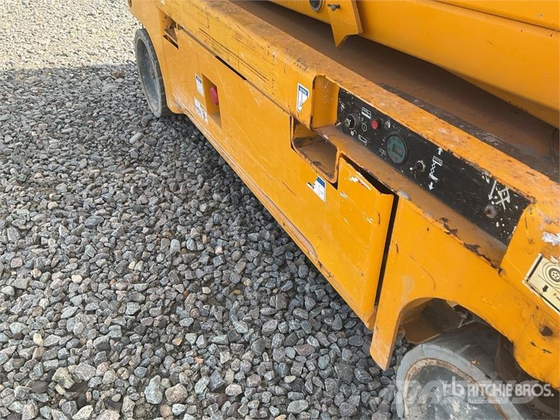 Haulotte COMPACT 12 Scheren-Arbeitsbühnen