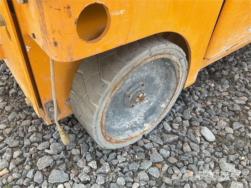Haulotte COMPACT 12 Scheren-Arbeitsbühnen