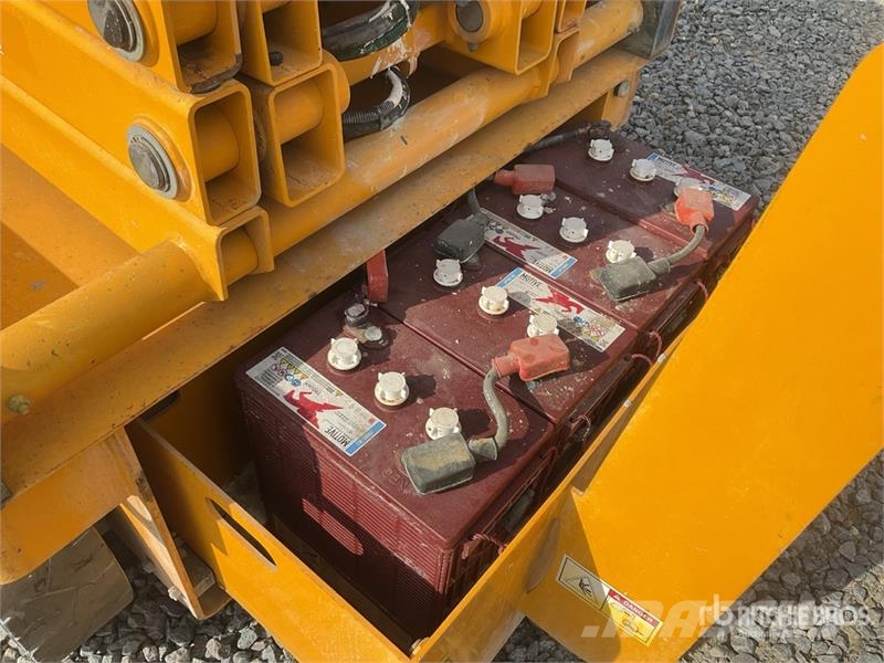 Haulotte COMPACT 12 Scheren-Arbeitsbühnen