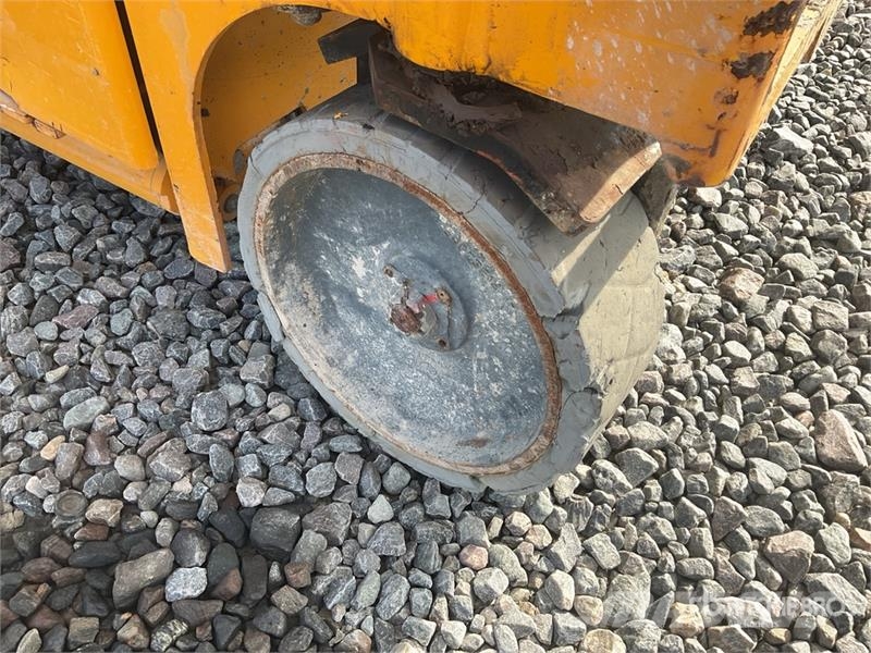 Haulotte COMPACT 12 Scheren-Arbeitsbühnen