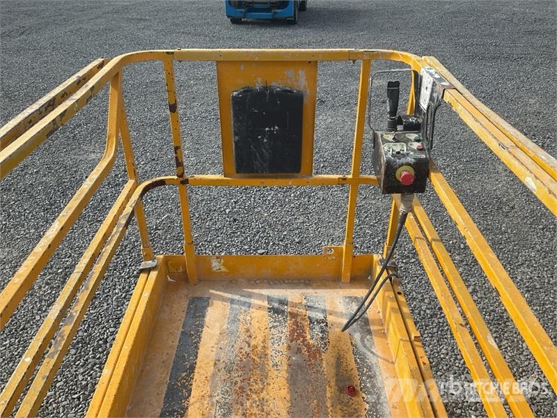 Haulotte COMPACT 12 Scheren-Arbeitsbühnen