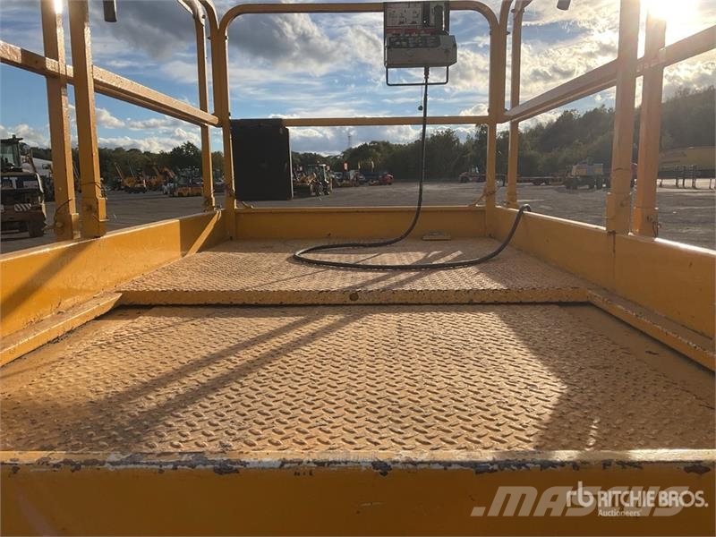 Haulotte Compact 12DX 4x4 Diesel Scissor Lift Schaarhoogwerkers