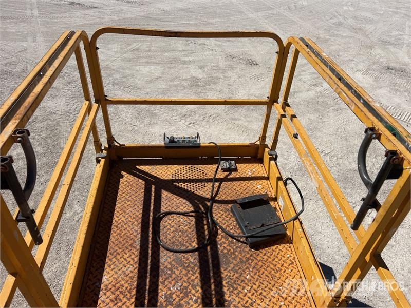 Haulotte Compact 12DX 4x4 Diesel Nacelle Ciseau Scissor Lif Nacelle ciseaux