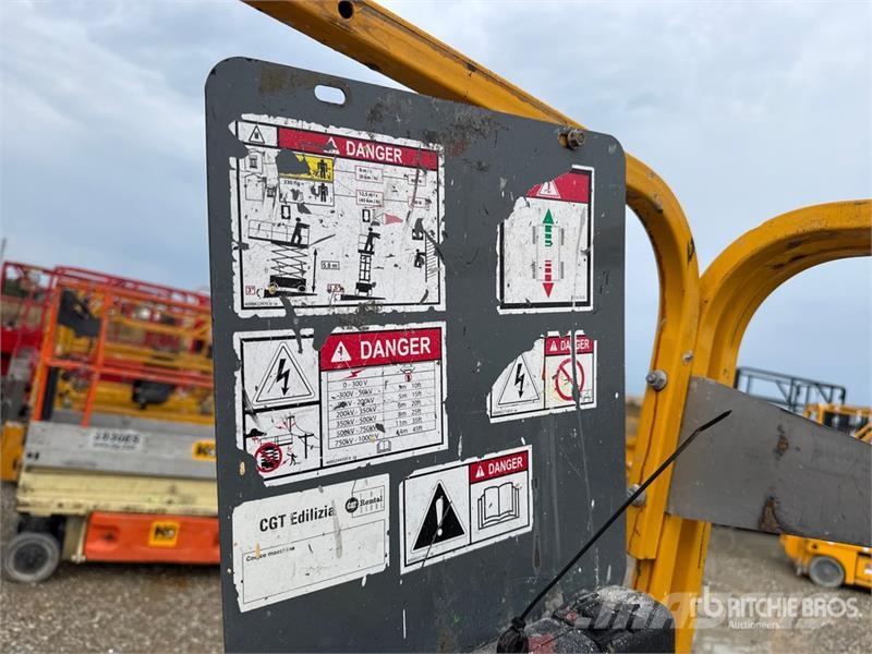 Haulotte Compact 8 AC Electric Scissor Lift Saksilavat