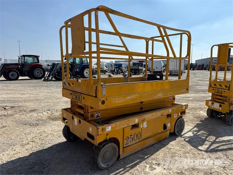 Haulotte Compact 8W Electric Scissor Lift (Inoperable) Scheren-Arbeitsbühnen