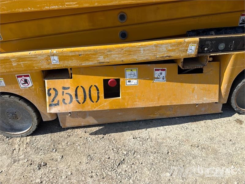 Haulotte Compact 8W Electric Scissor Lift (Inoperable) Scheren-Arbeitsbühnen