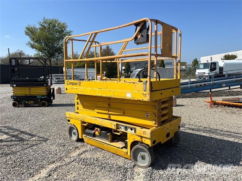 Haulotte Compact12 Electric Scissor Lift (Inoperable) Scheren-Arbeitsbühnen