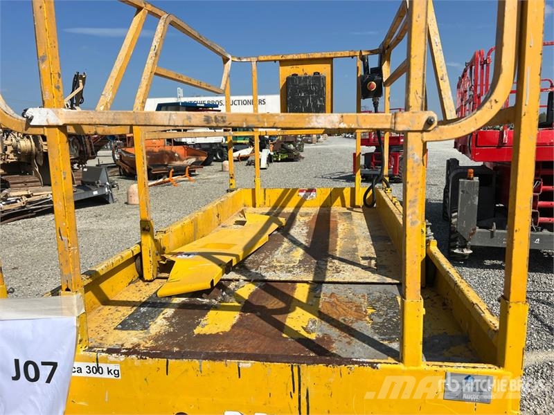 Haulotte Compact12 Electric Scissor Lift (Inoperable) Scheren-Arbeitsbühnen