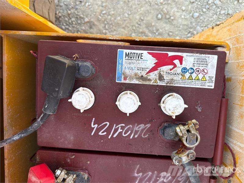 Haulotte Compact12 Electric Scissor Lift Škarjaste dvižne ploščadi