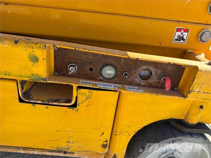 Haulotte Compact12 Electric Scissor Lift Škarjaste dvižne ploščadi