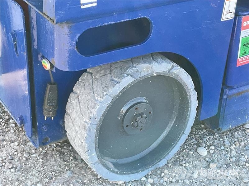 Haulotte Compact12 Electric Scissor Lift Käärtõstukid