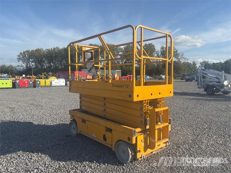 Haulotte Compact12 Electric Scissor Lift Schaarhoogwerkers