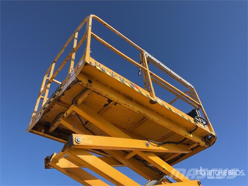 Haulotte Compact12DX 4x4 Diesel Scissor Lift Schaarhoogwerkers