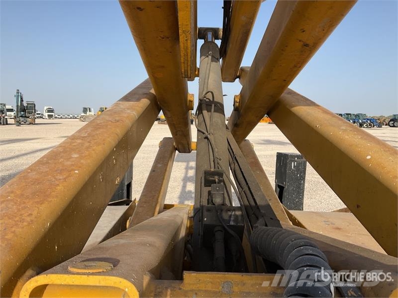 Haulotte Compact12DX 4x4 Diesel Scissor Lift Saksilavat