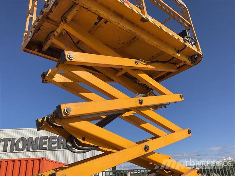 Haulotte Compact12DX 4x4 Diesel Scissor Lift Schaarhoogwerkers