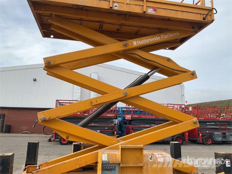 Haulotte H12SDX 4x4 Diesel Scissor Lift Ollós emelők