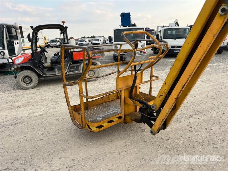 Haulotte H15IP Electric Articulating Boom Lift 曲臂高空工作平台