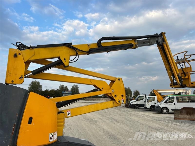 Haulotte H15IP Electric Articulating Boom Lift 曲臂高空工作平台