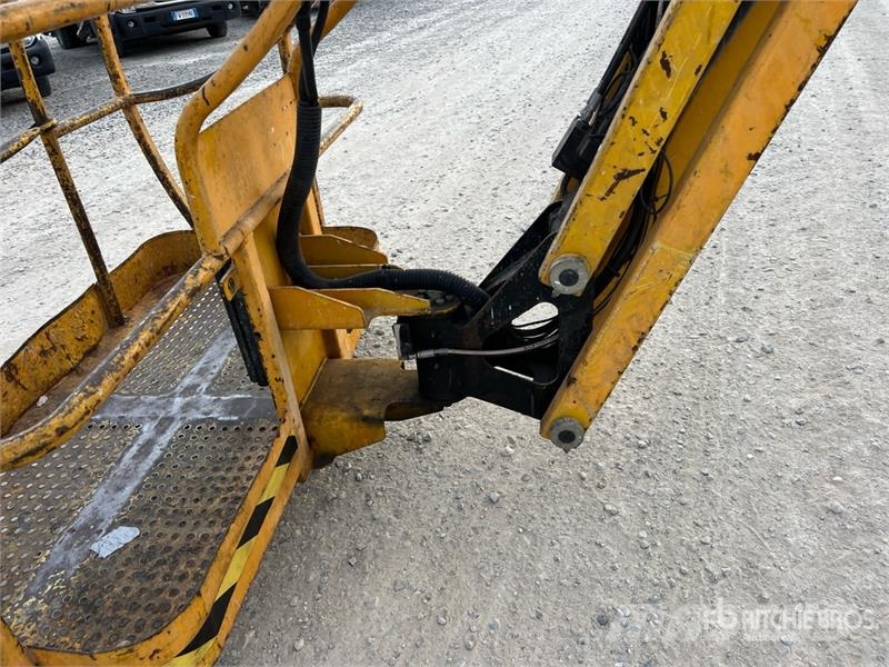 Haulotte H15IP Electric Articulating Boom Lift 曲臂高空工作平台