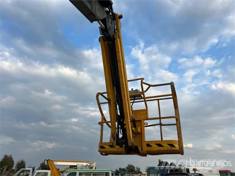 Haulotte H15IP Electric Articulating Boom Lift 曲臂高空工作平台