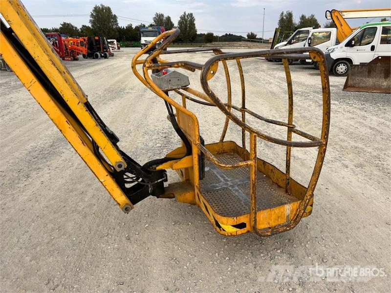 Haulotte H15IP Electric Articulating Boom Lift 曲臂高空工作平台