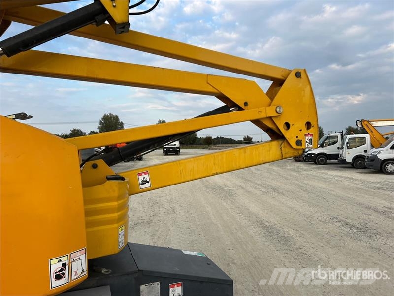 Haulotte H15IP Electric Articulating Boom Lift 曲臂高空工作平台