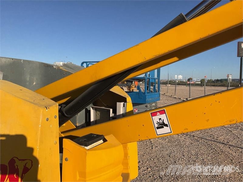 Haulotte HA12IP Electric 12 mts Articulating Boom Lift Bomlifte med knækarm