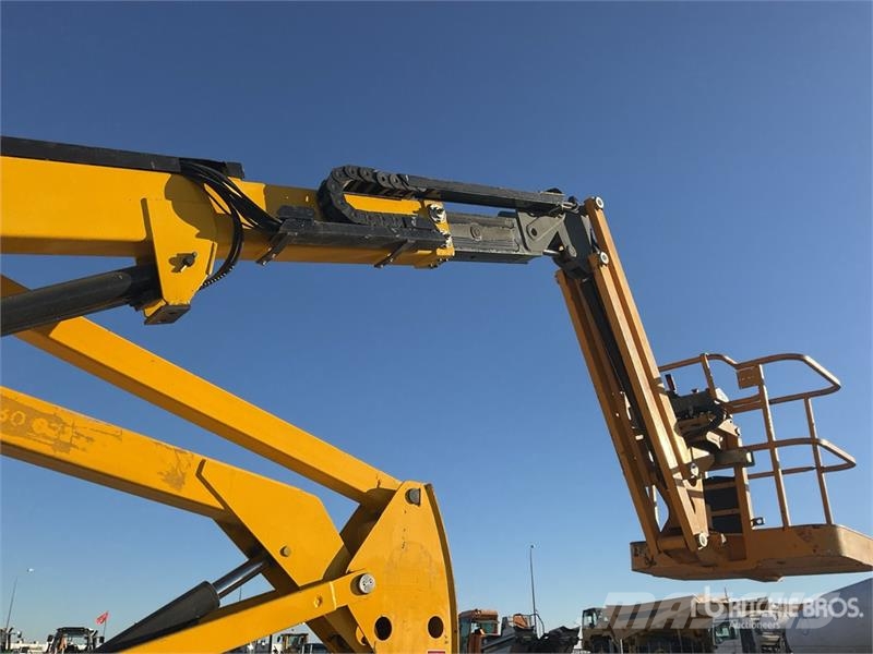 Haulotte HA12IP Electric 12 mts Articulating Boom Lift Bomlifte med knækarm