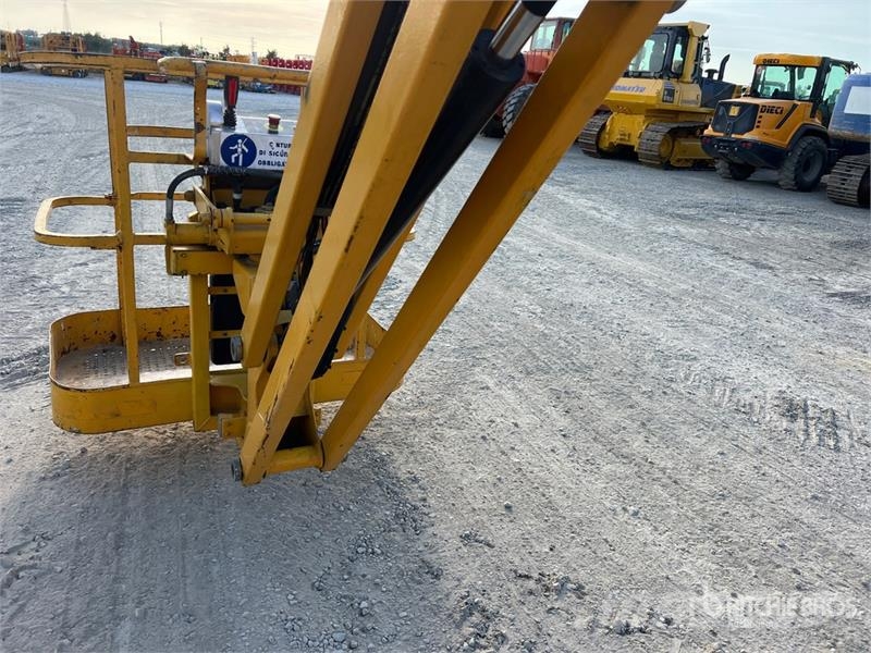 Haulotte HA12IP Electric Articulating Boom Lift Bomlifte med knækarm