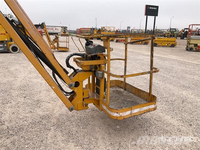 Haulotte HA12PX 4WD Diesel Articulating Boom Lift 관절형 전동이동 리프트