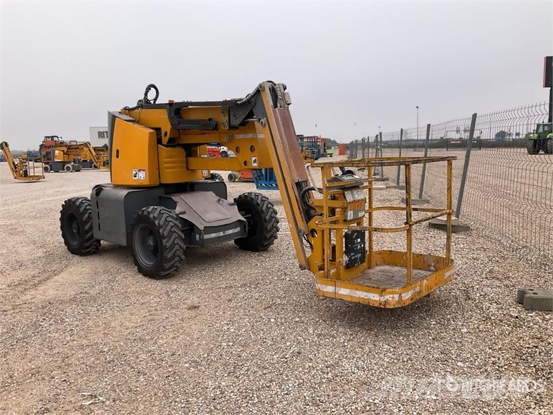 Haulotte HA12PX 4WD Diesel Articulating Boom Lift 관절형 전동이동 리프트
