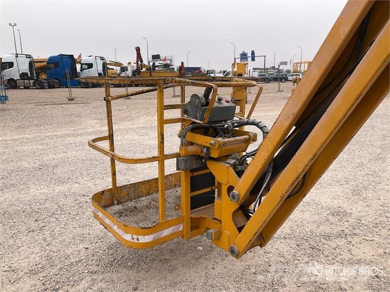 Haulotte HA12PX 4WD Diesel Articulating Boom Lift 관절형 전동이동 리프트