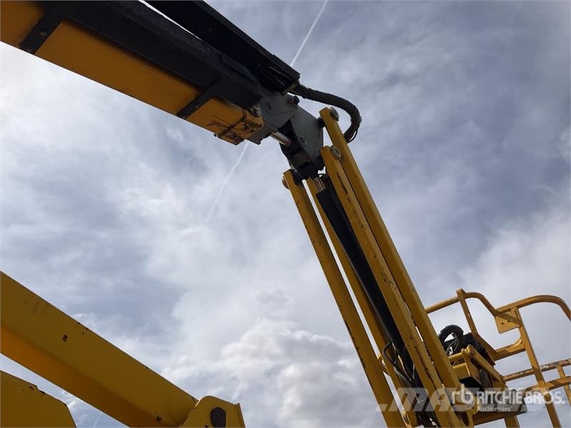 Haulotte HA12PX 4WD Diesel Articulating Boom Lift Колінчаті підйомники
