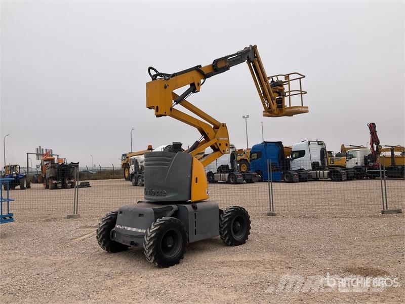 Haulotte HA12PX 4WD Diesel Articulating Boom Lift 관절형 전동이동 리프트