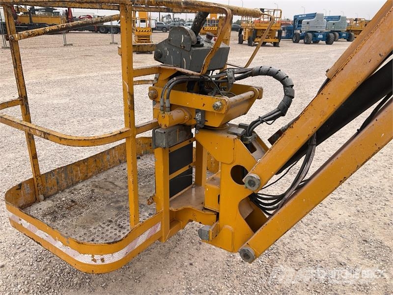 Haulotte HA12PX 4WD Diesel Articulating Boom Lift 관절형 전동이동 리프트