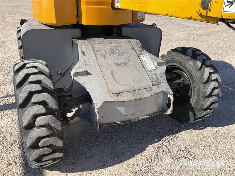 Haulotte HA12PX 4WD Diesel Articulating Boom Lift Bomlifte med knækarm