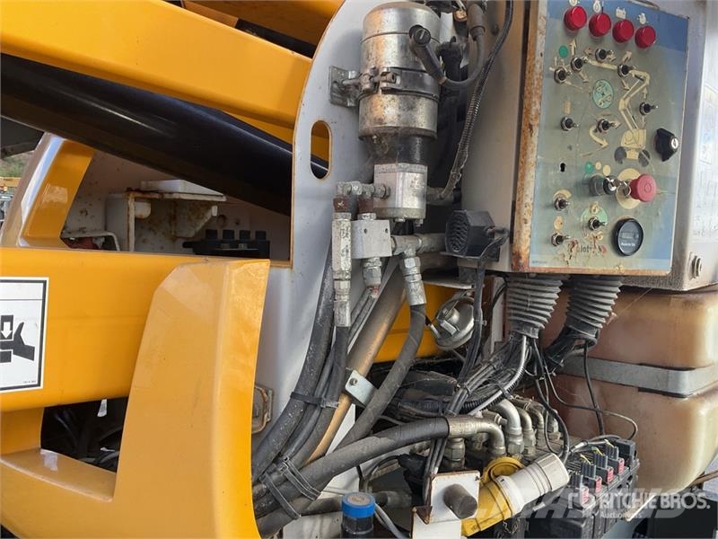 Haulotte HA16PX 4WD Diesel Articulating Boom Lift Strēles pacēlāji