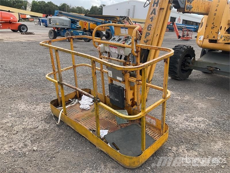 Haulotte HA16PXNT 4WD Diesel Articulating Boom Lift (Inoper Elevadores braços articulados