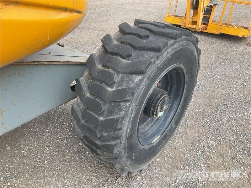 Haulotte HA16PXNT 4WD Diesel Articulating Boom Lift (Inoper Elevadores braços articulados
